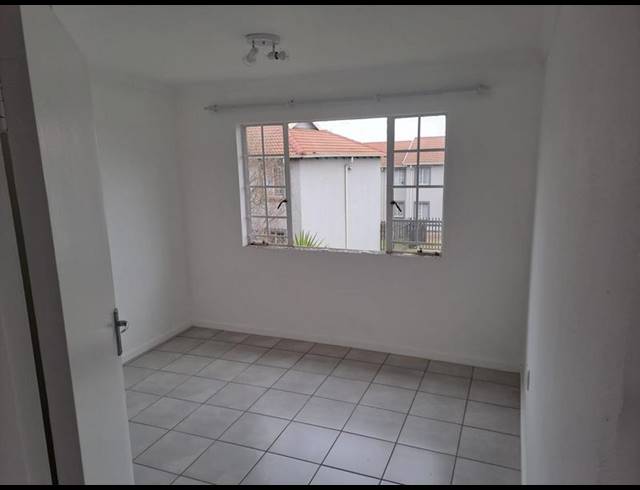 2 BEDROOM APARTMENT FOR SALE IN GLEN MARAIS